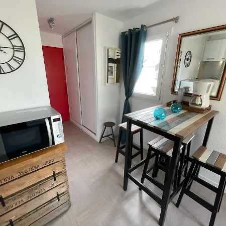 Adara, Proche Campus 2 *