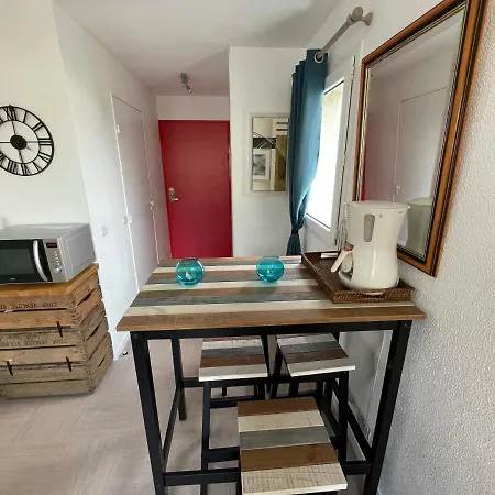 Adara, Proche Campus 2 *